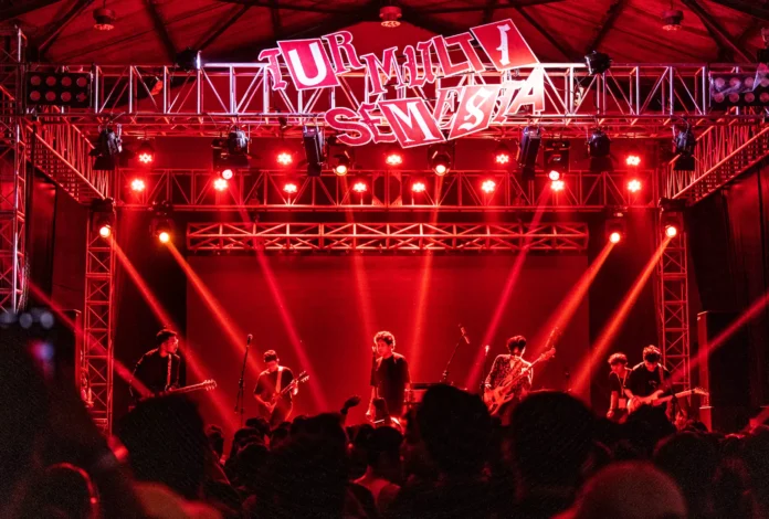 Konser tunggal .FEAST